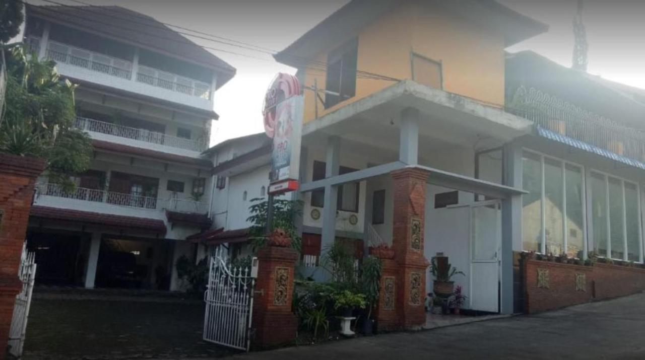 Wisma & Kantin Amanda Mojokerto Exterior foto